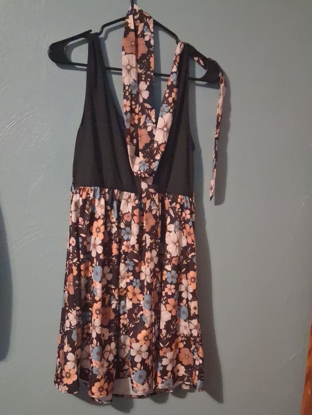 Sleeveless Floral Tie-Back Dress in Black and Peach